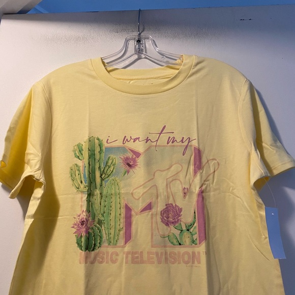 ⚫️- New MTV cactus tee medium - Picture 4 of 4